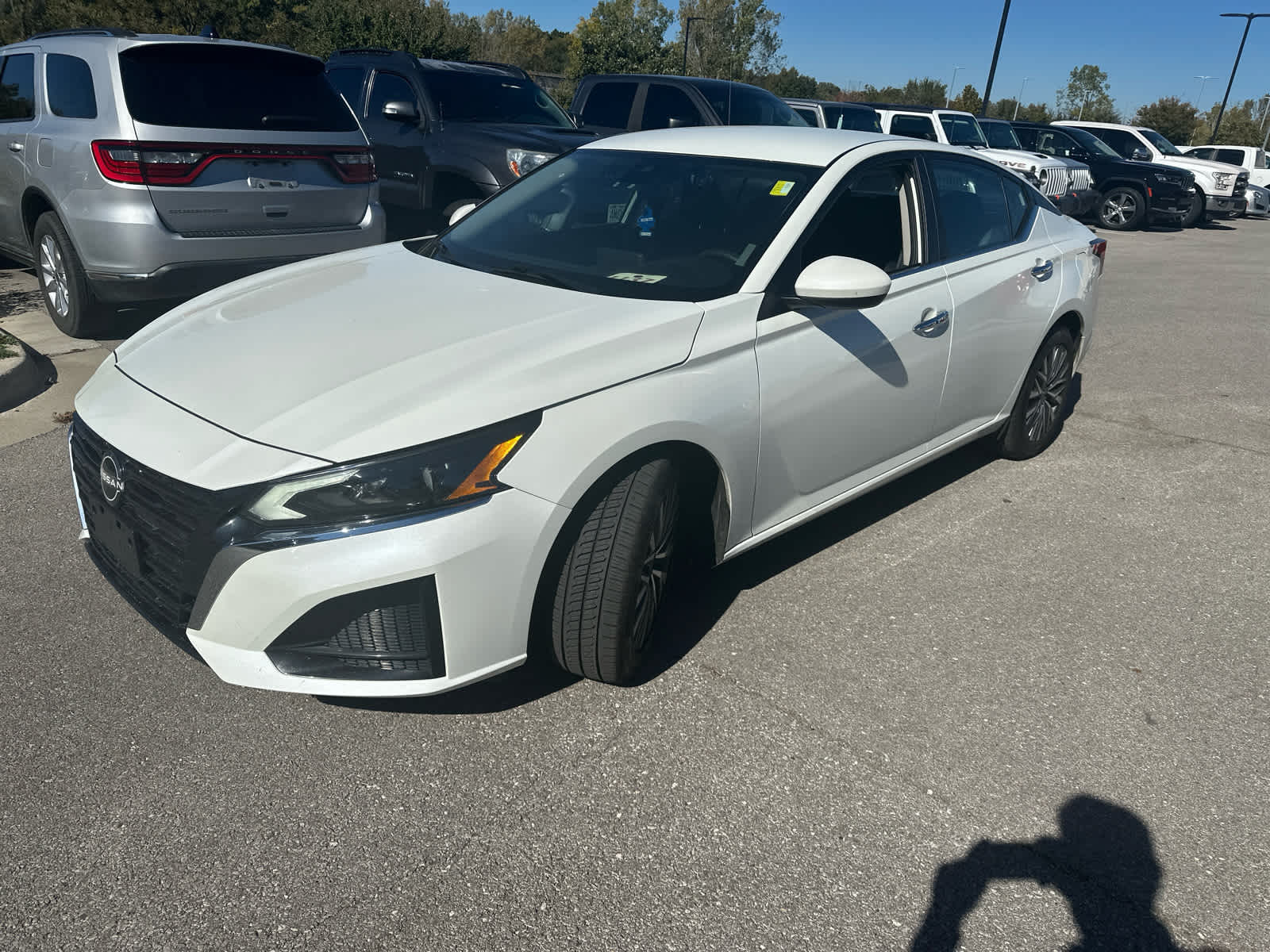 Used 2023 Nissan Altima SV with VIN 1N4BL4DV7PN365016 for sale in Kansas City