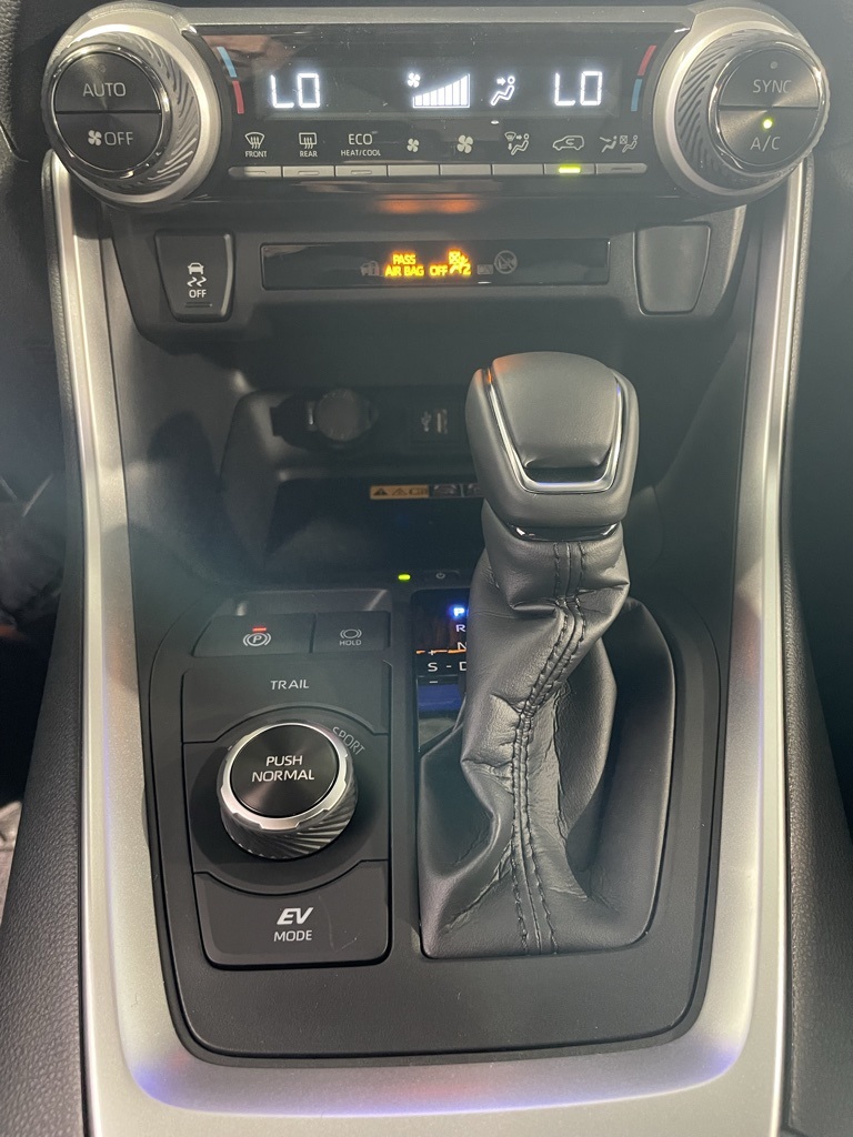 2024 Toyota RAV4 Hybrid SE photo 39
