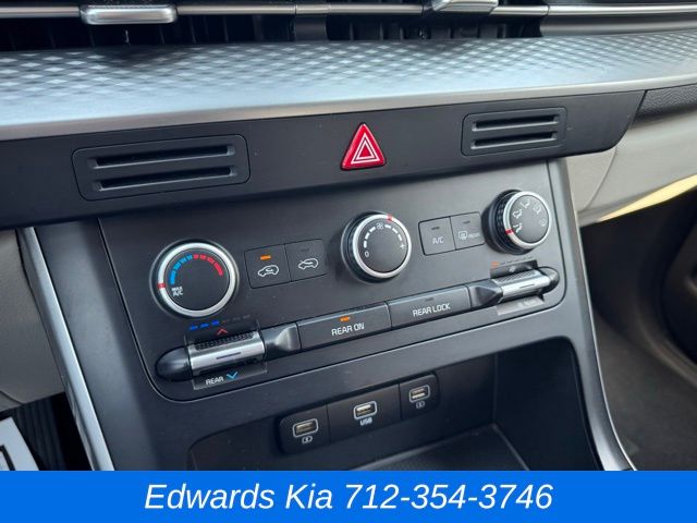 2023 Kia Carnival LX photo 28