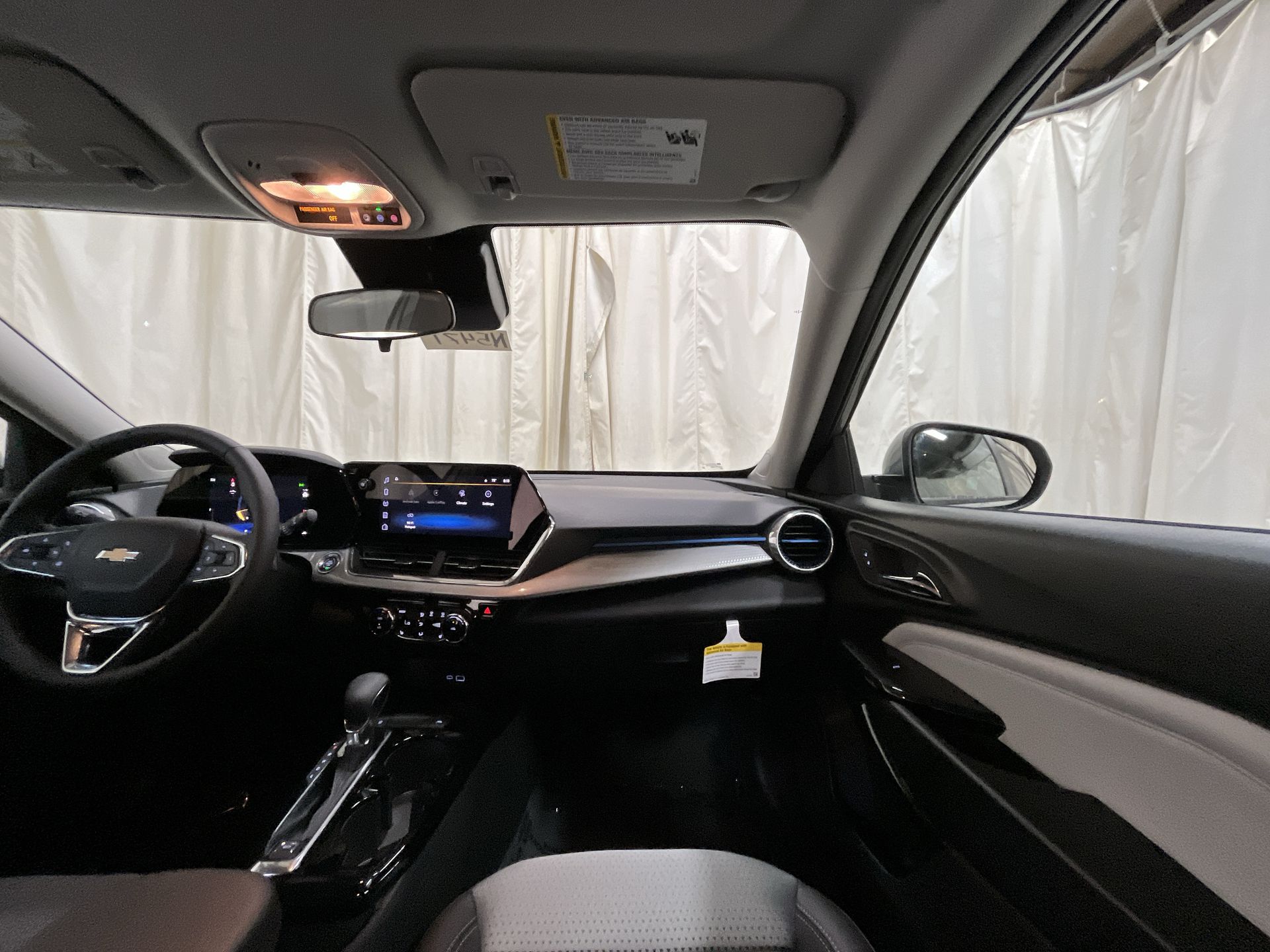 2025 Chevrolet Trax LT photo 18