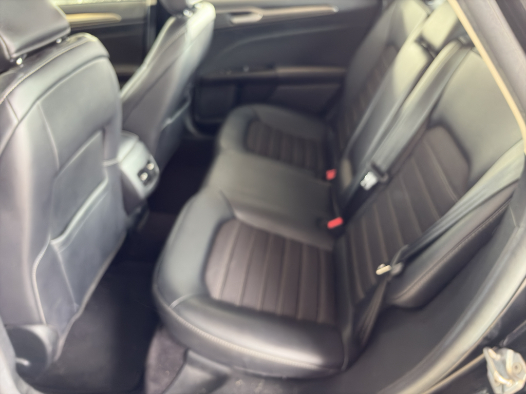 2017 Ford Fusion SE photo 4