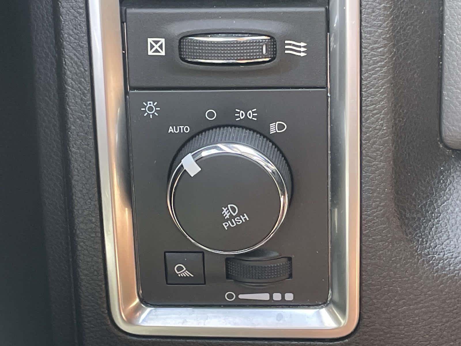 2020 Ram 1500 Classic Warlock photo 24