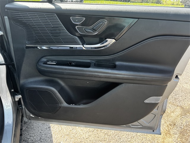 2022 Lincoln Corsair Standard photo 10