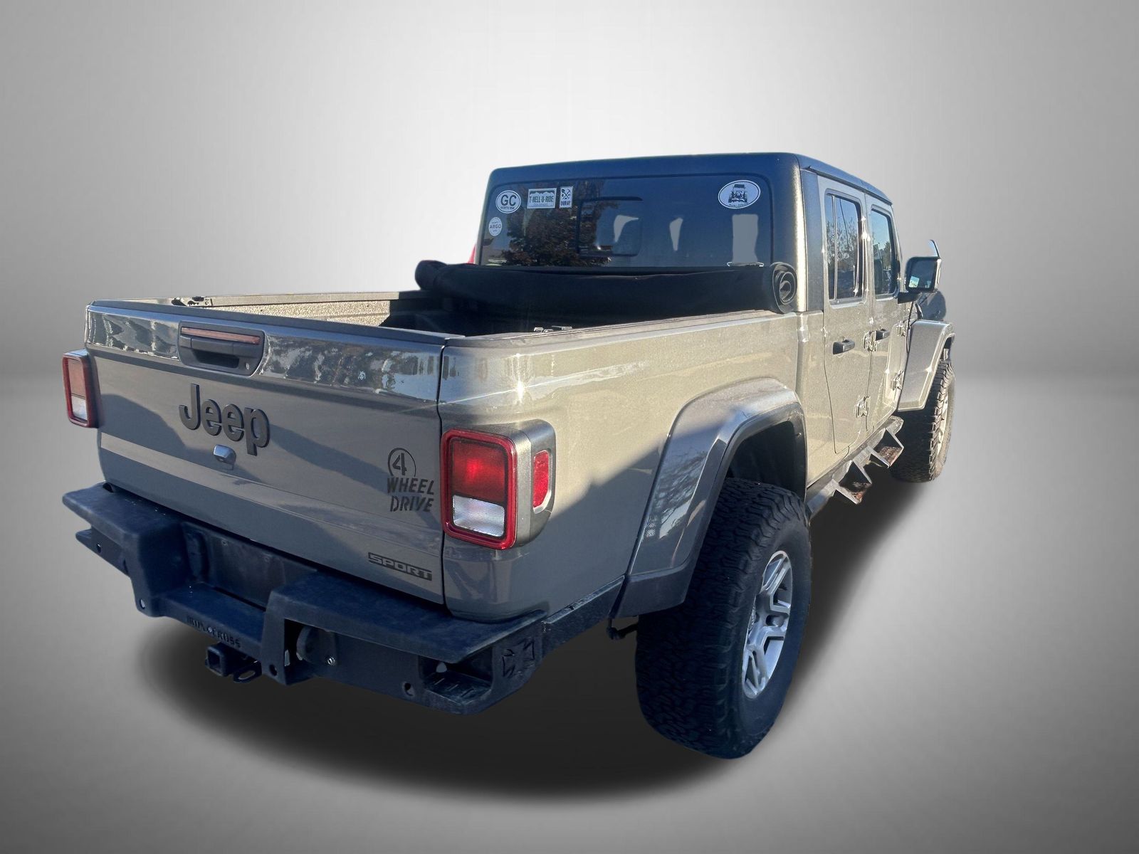 2020 Jeep Gladiator Sport photo 3