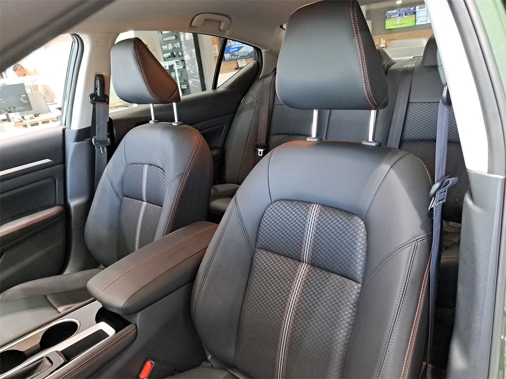 2025 Nissan Altima 2.5 SR photo 19