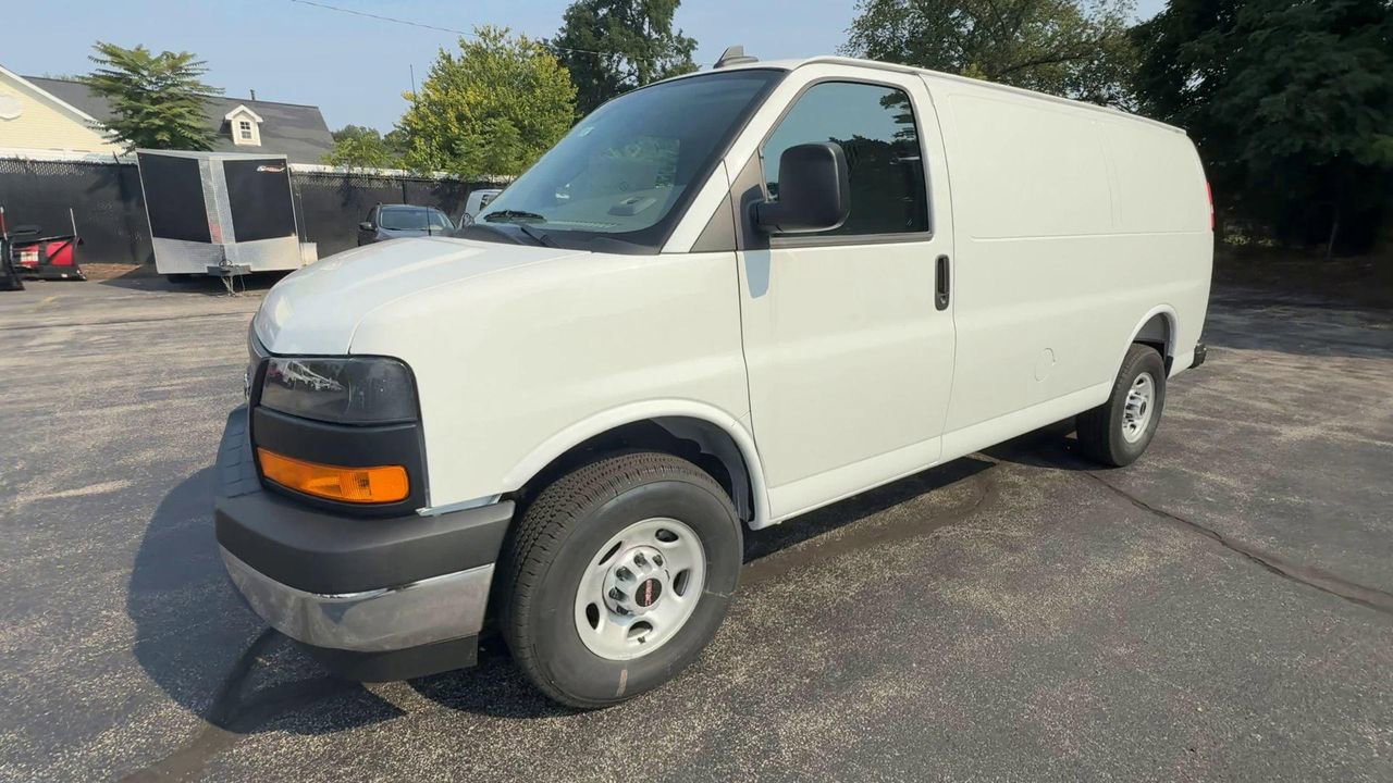 2025 Gmc Savana Cargo 3500 photo 3