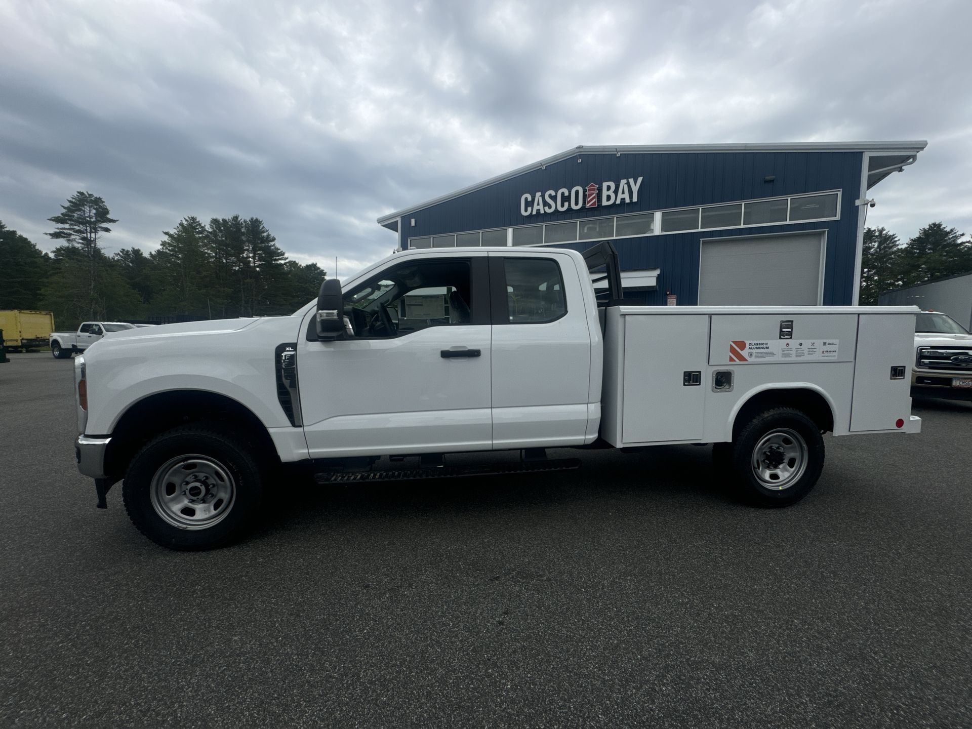 2025 Ford F-350 Super Duty XL's photo
