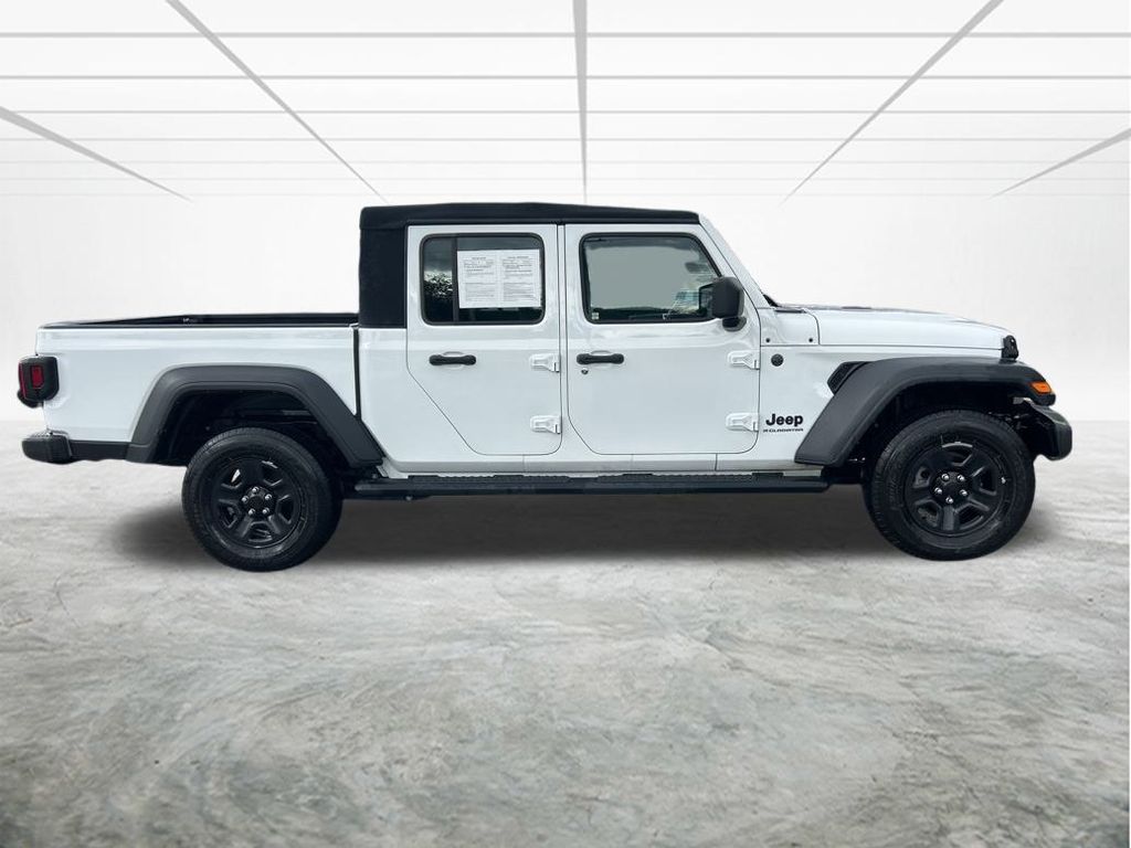 2024 Jeep Gladiator Sport photo 3