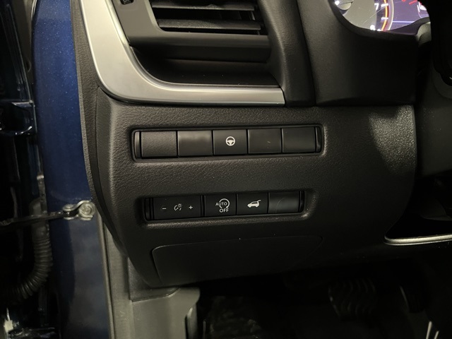 2025 Nissan Rogue SV photo 17