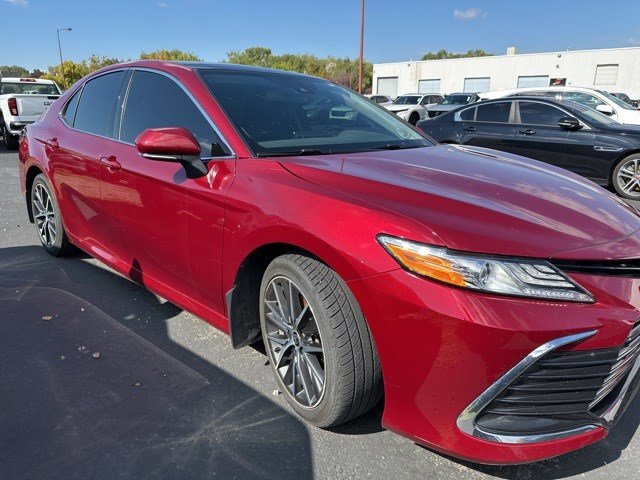 2021 Toyota Camry XLE photo 3