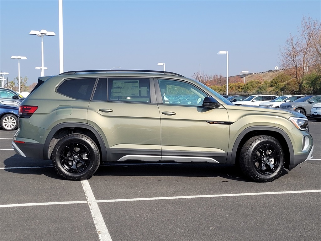 2025 Volkswagen Atlas Peak Edition SE photo 4