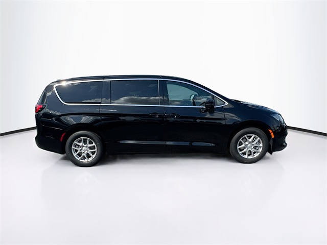 2025 Chrysler Voyager LX photo 7