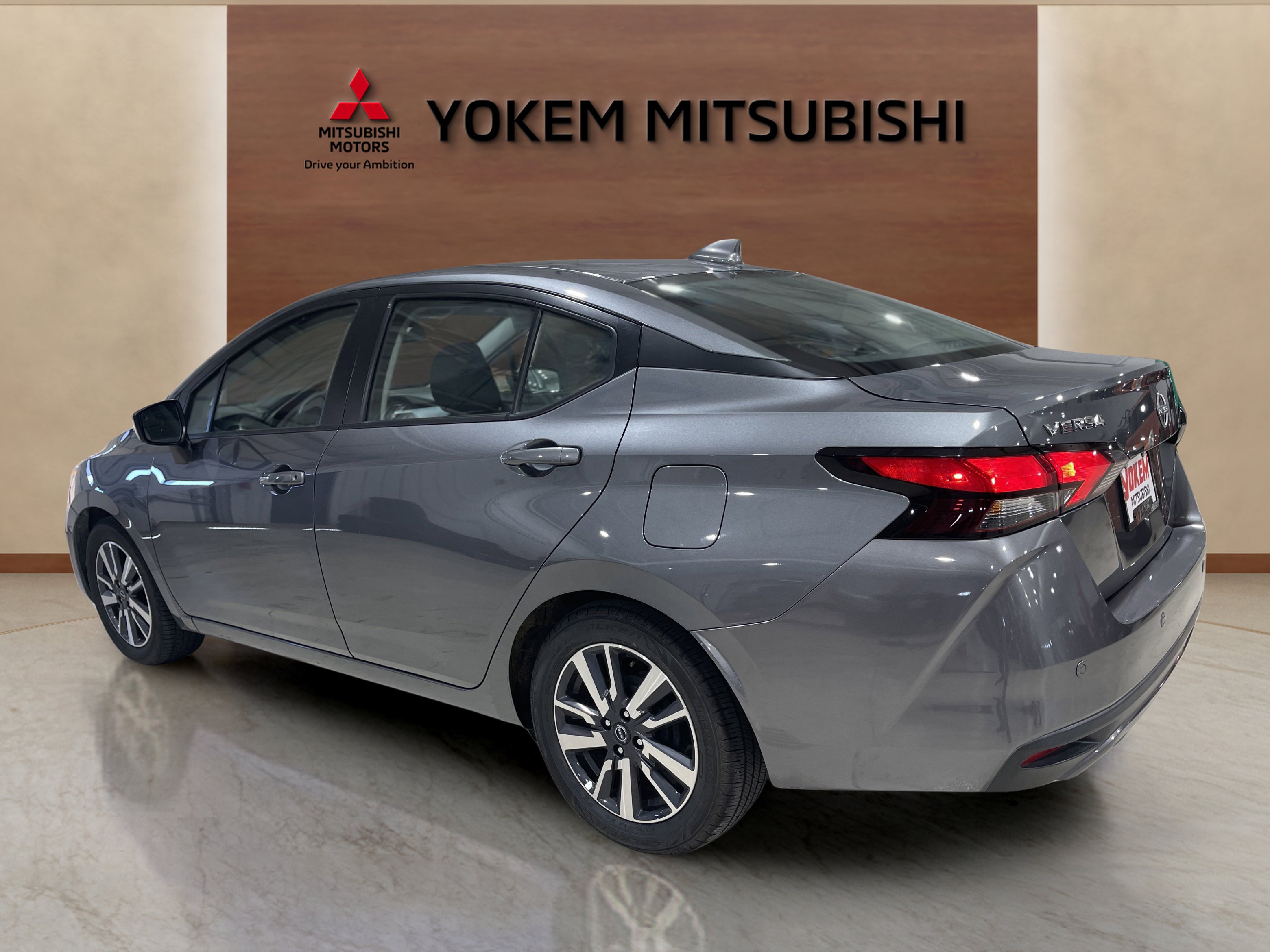 2023 Nissan Versa SV photo 3