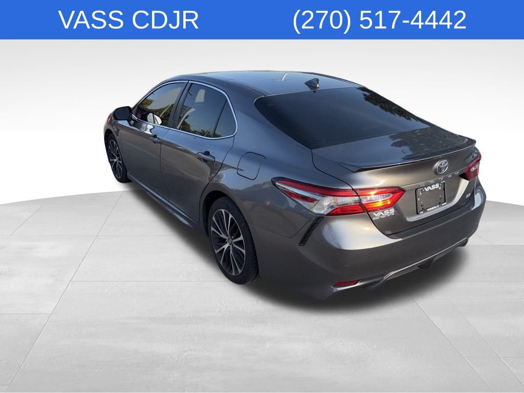 2019 Toyota Camry SE XLE photo 6