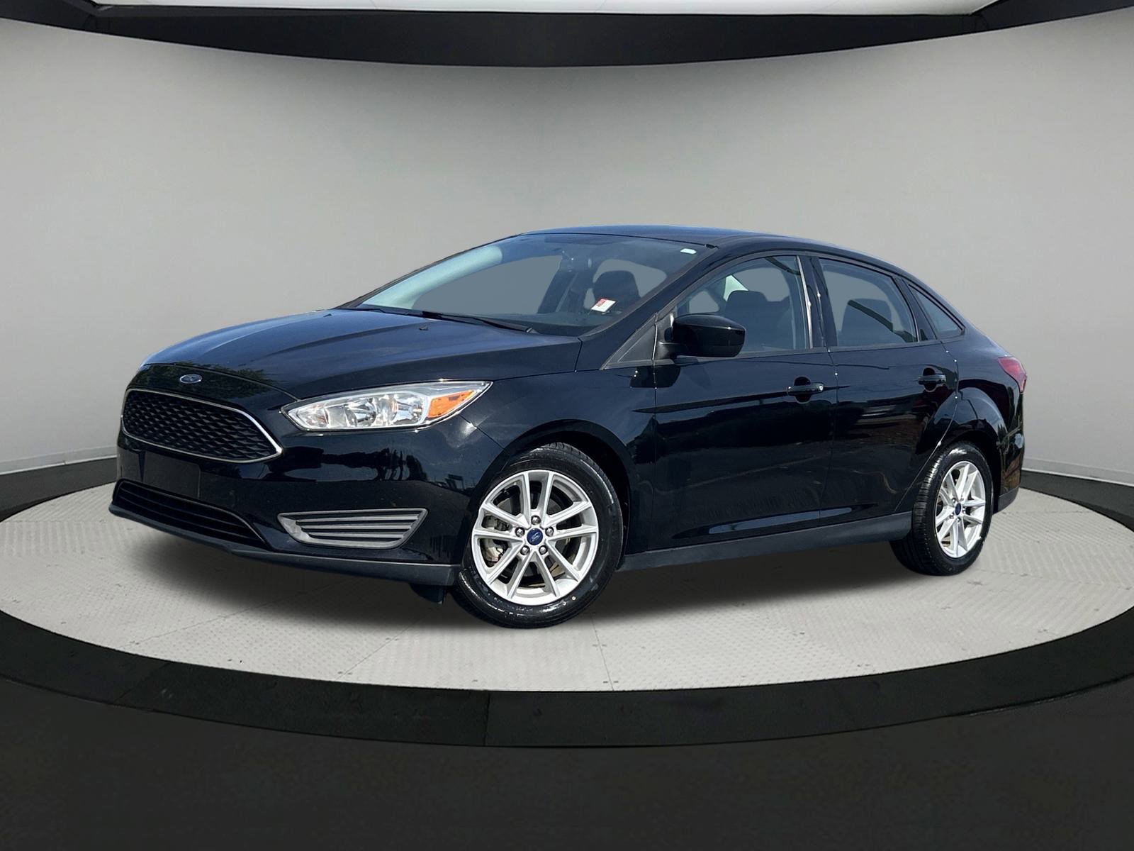 2018 Ford Focus SE's photo