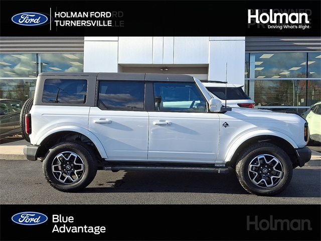 2023 Ford Bronco 4-Door Outer Banks's photo