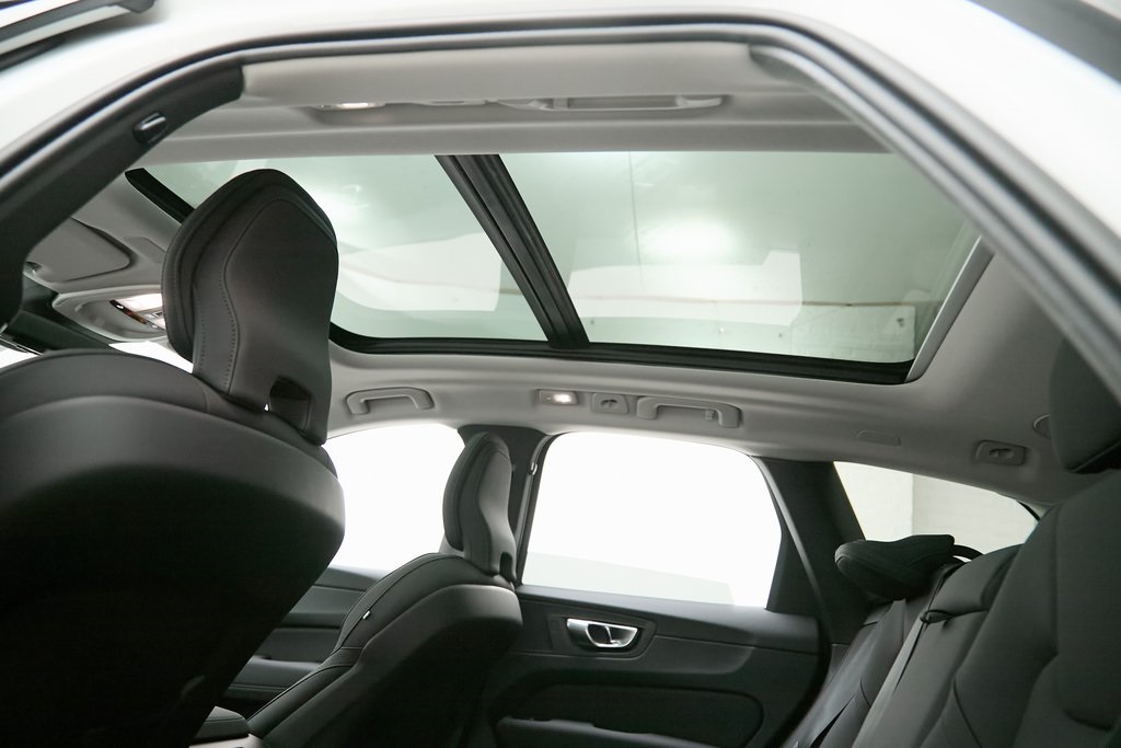 2026 VOLVO XC60 - Image 18