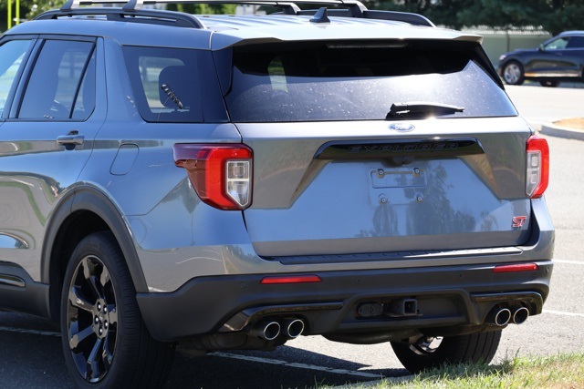 2022 Ford Explorer ST photo 6