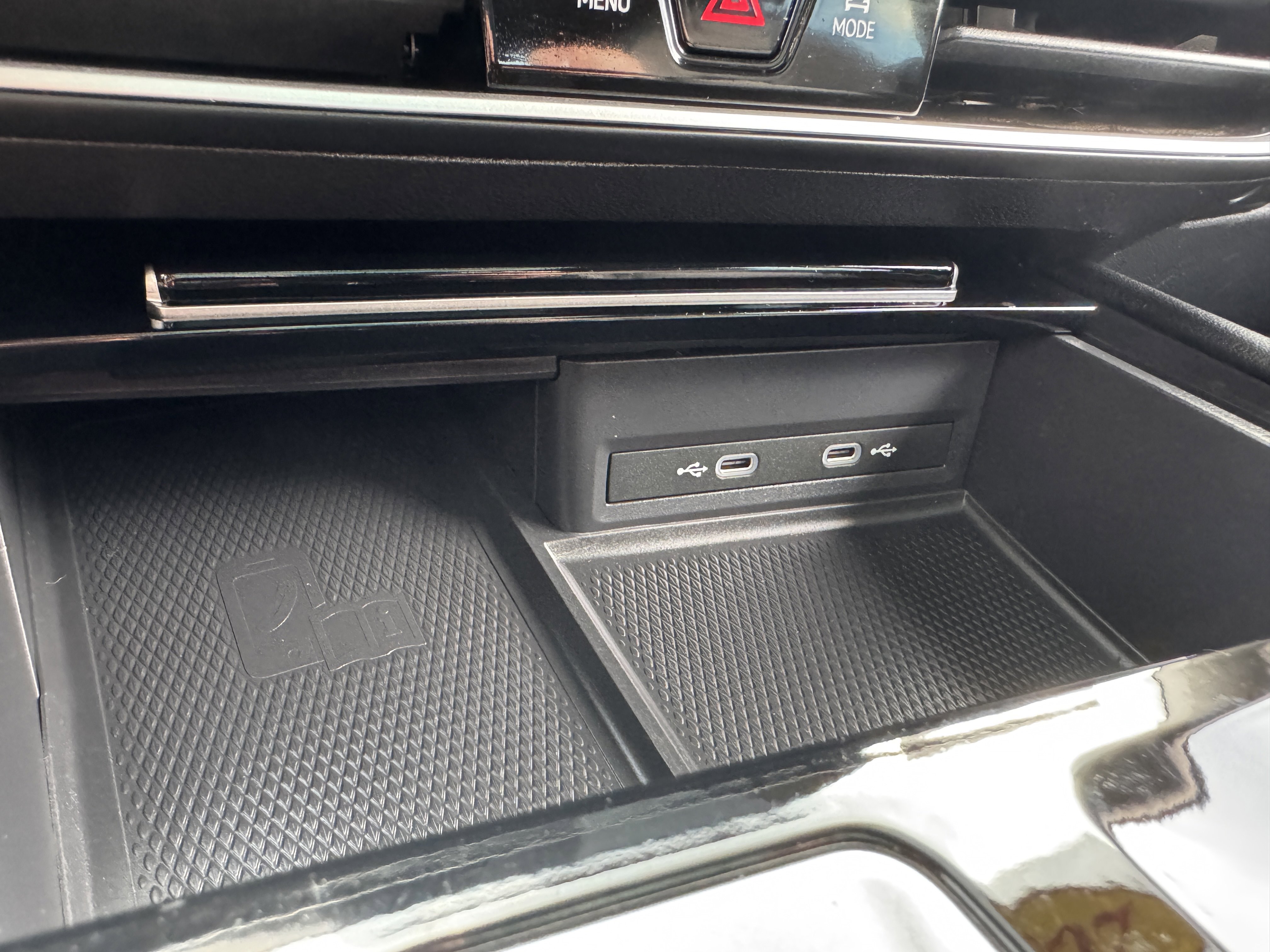 2024 Volkswagen Atlas SEL photo 2