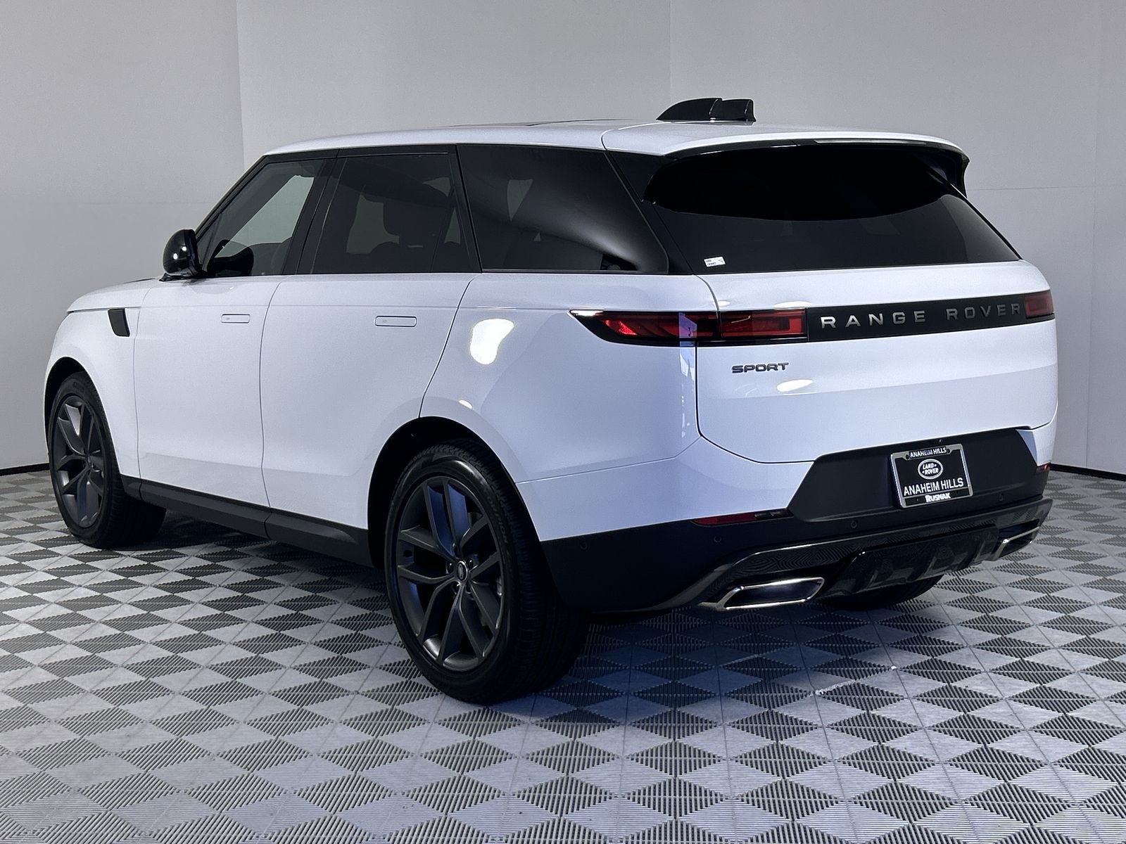 2025 Land Rover Range Rover Sport SE photo 3