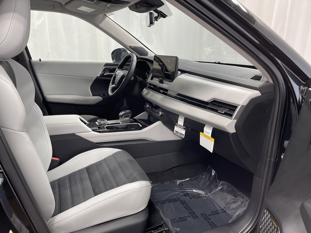 2025 Mitsubishi Outlander SE photo 25