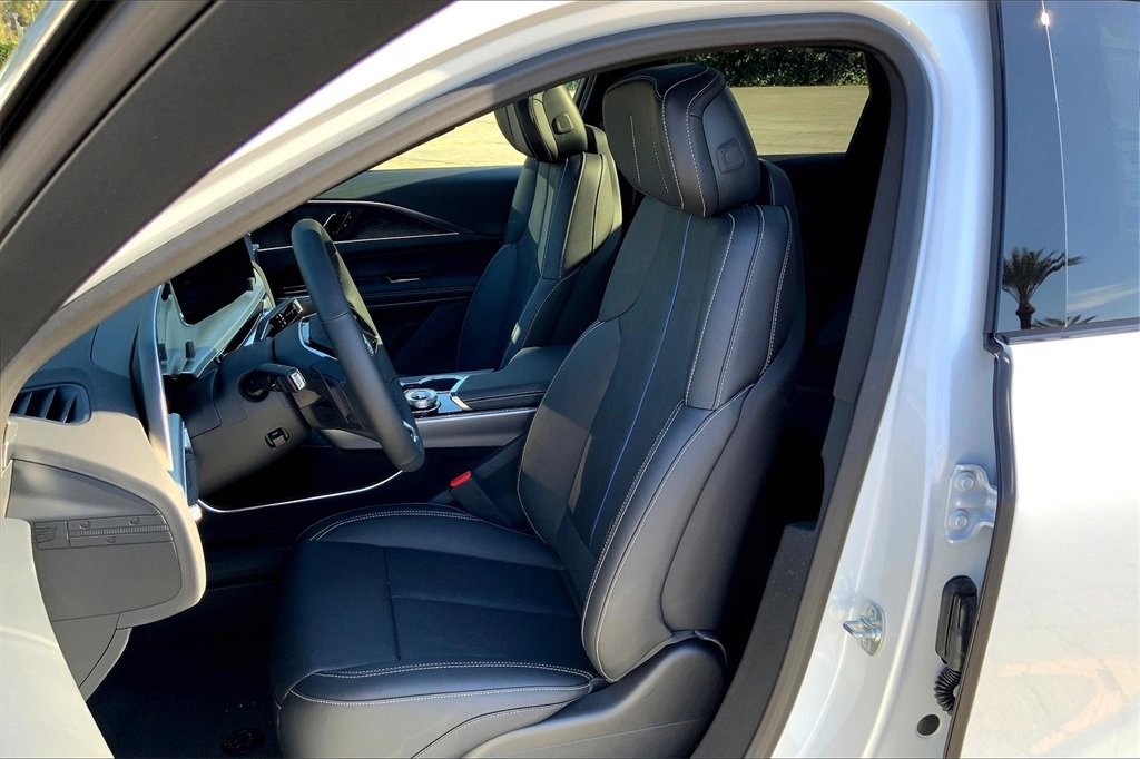 2025 Cadillac Lyriq Luxury photo 11