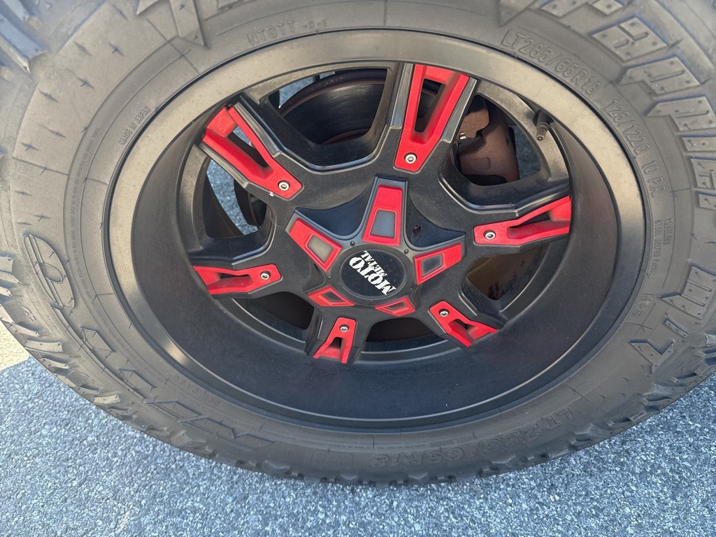 2015 Jeep Wrangler Unlimited Sahara photo 2