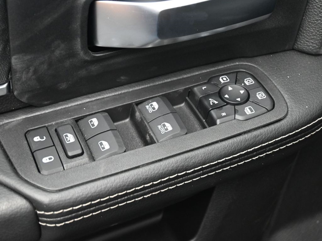 2025 Ram 2500 Big Horn photo 17