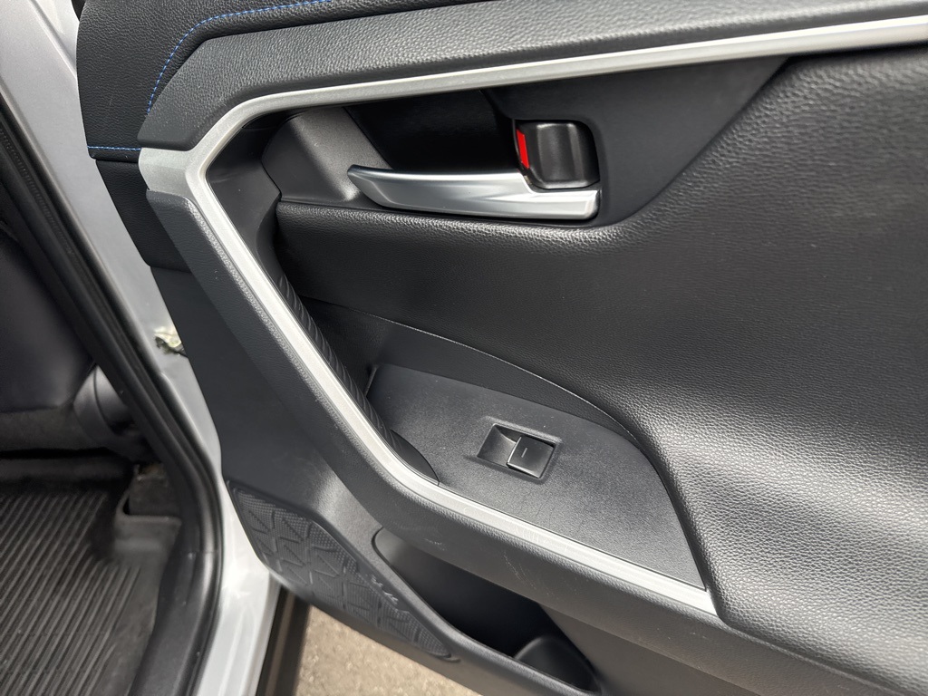 2022 Toyota RAV4 Hybrid XSE photo 23
