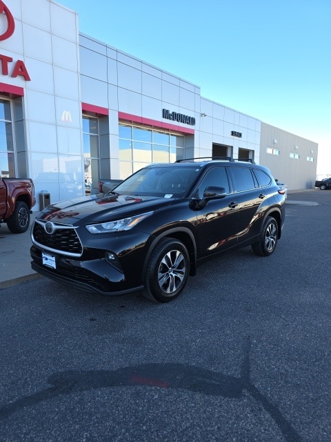 2020 Toyota Highlander XLE photo 2