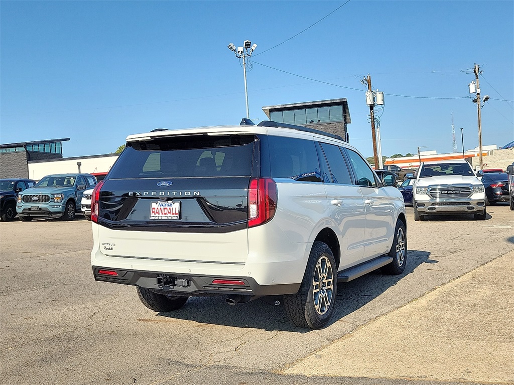 2025 Ford Expedition photo 4