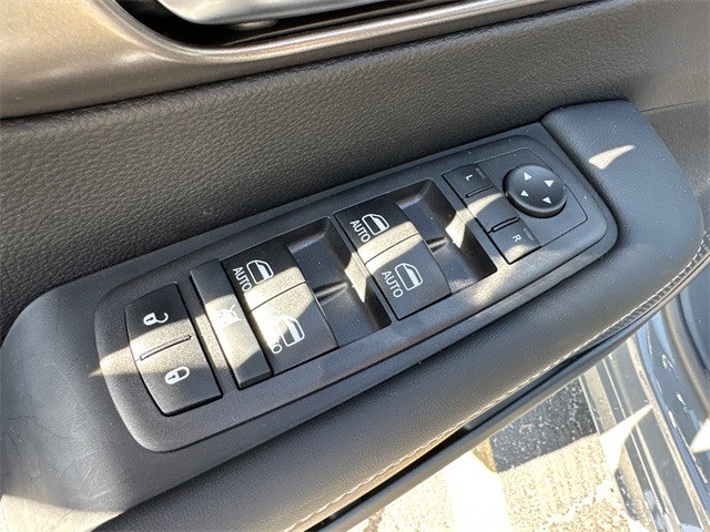 2025 Chrysler Pacifica photo 27