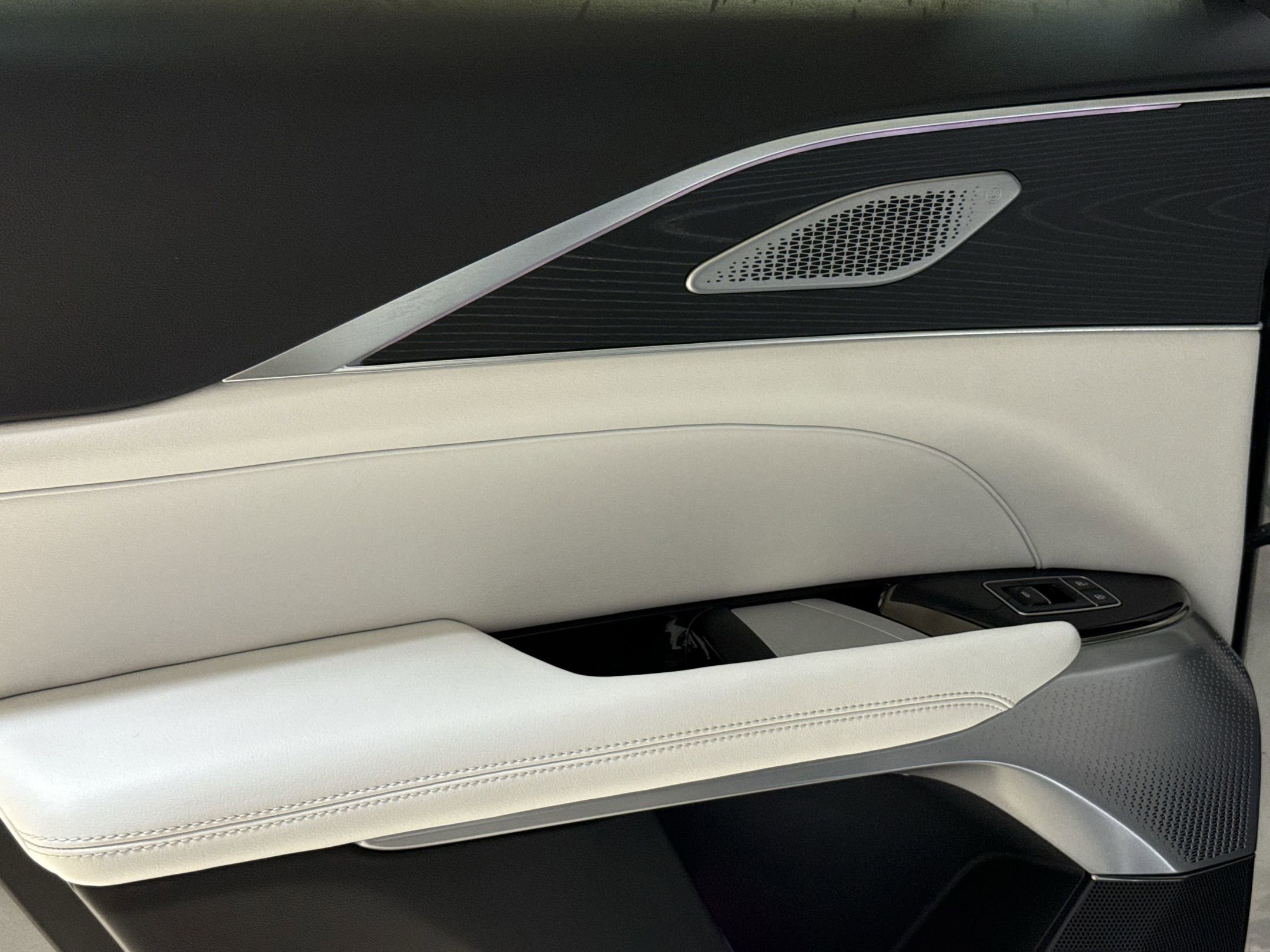 2025 Cadillac Lyriq Sport photo 38