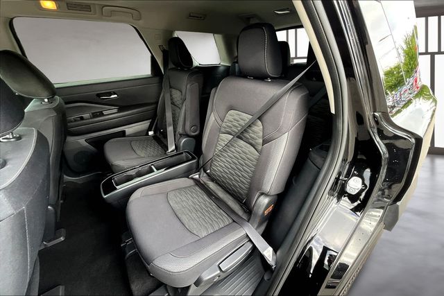 2022 Nissan Pathfinder SV photo 27