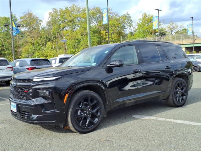 2025 Chevrolet Traverse RS photo 2