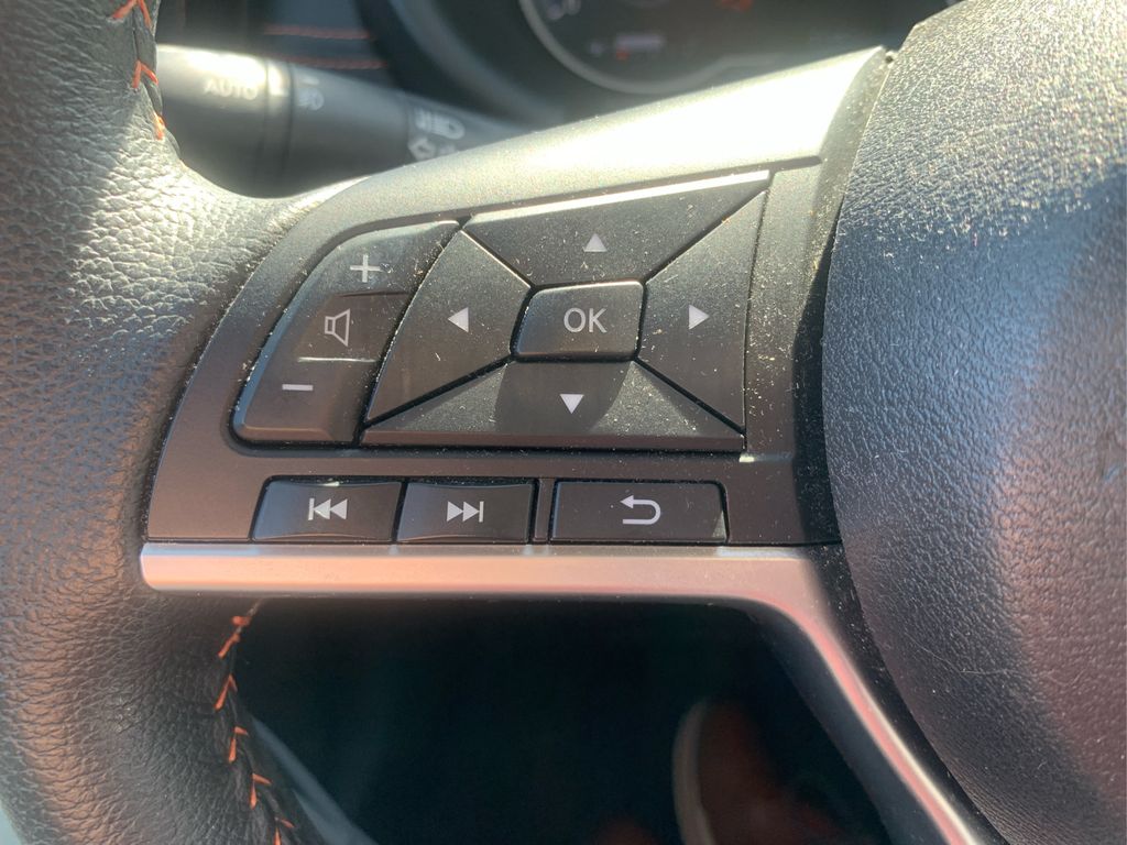 2020 Nissan Kicks SR photo 30