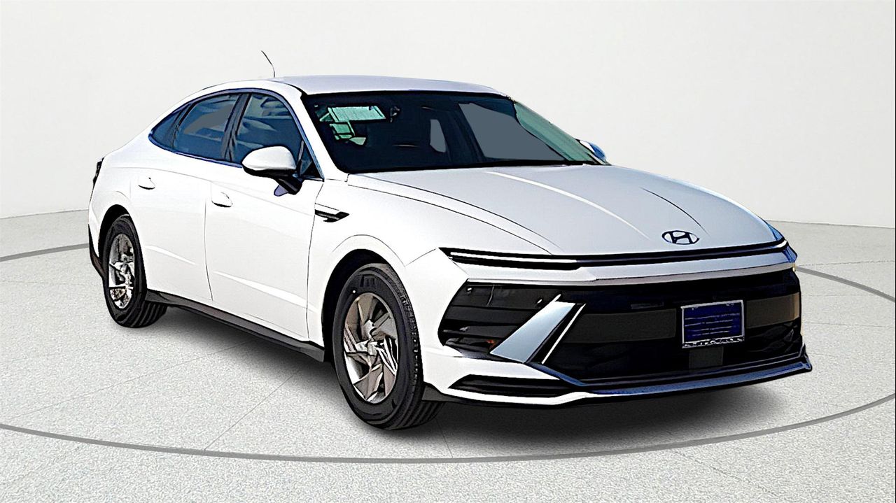 2026 Hyundai Sonata SE's photo
