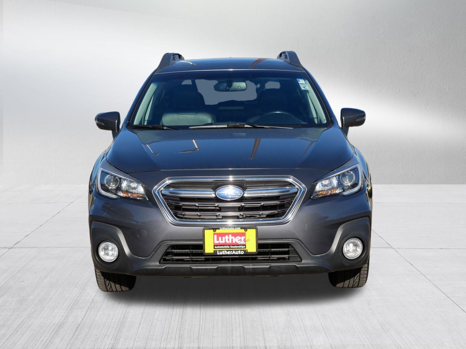 2018 Subaru Outback Limited photo 2