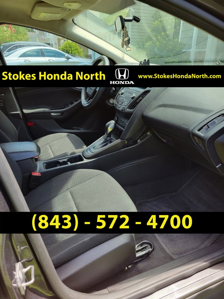 2018 Ford Focus SE photo 2