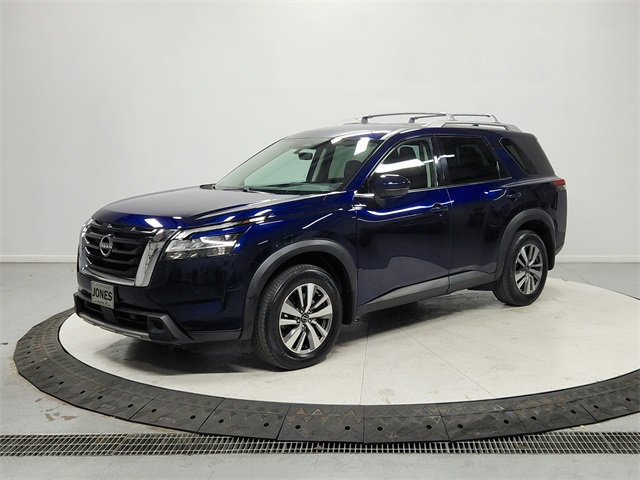 2023 Nissan Pathfinder SL photo 2