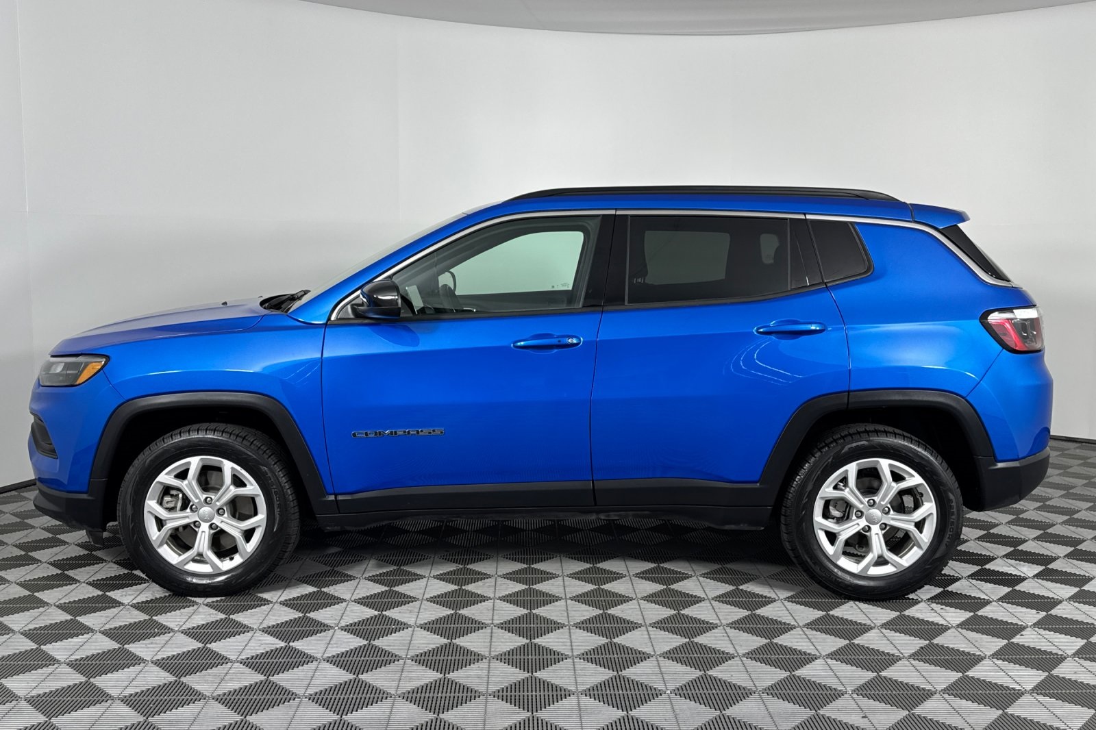 2024 Jeep Compass Latitude photo 7