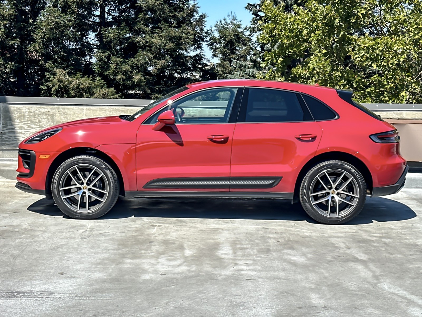 2025 Porsche Macan T photo 3