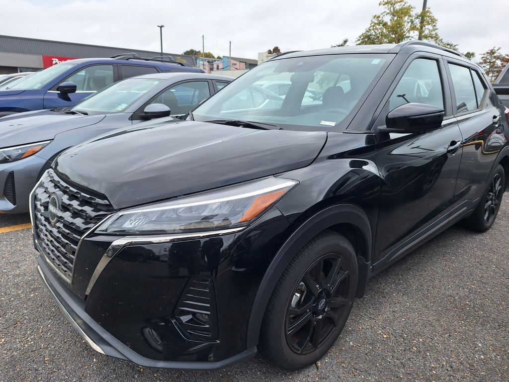 2023 Nissan Kicks SR