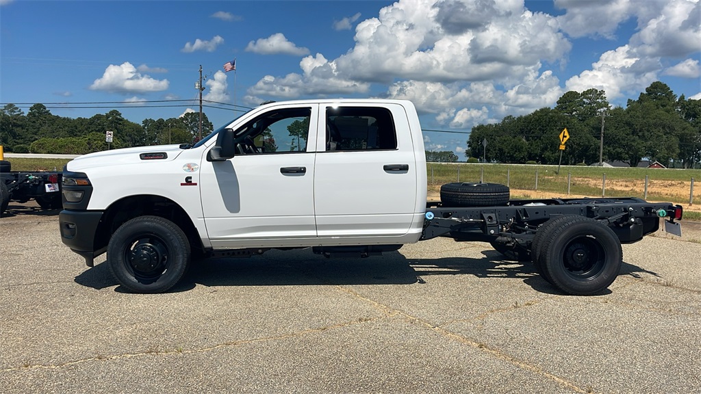 2025 Ram 3500 Tradesman photo 3