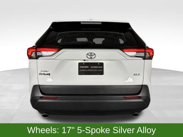 2021 Toyota RAV4 XLE photo 3