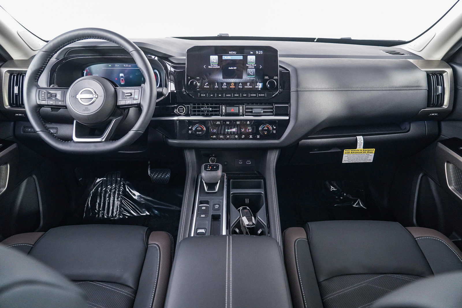 2025 Nissan Pathfinder Platinum photo 14