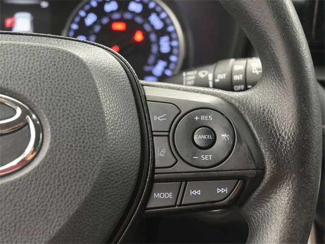2020 Toyota RAV4 XLE photo 19