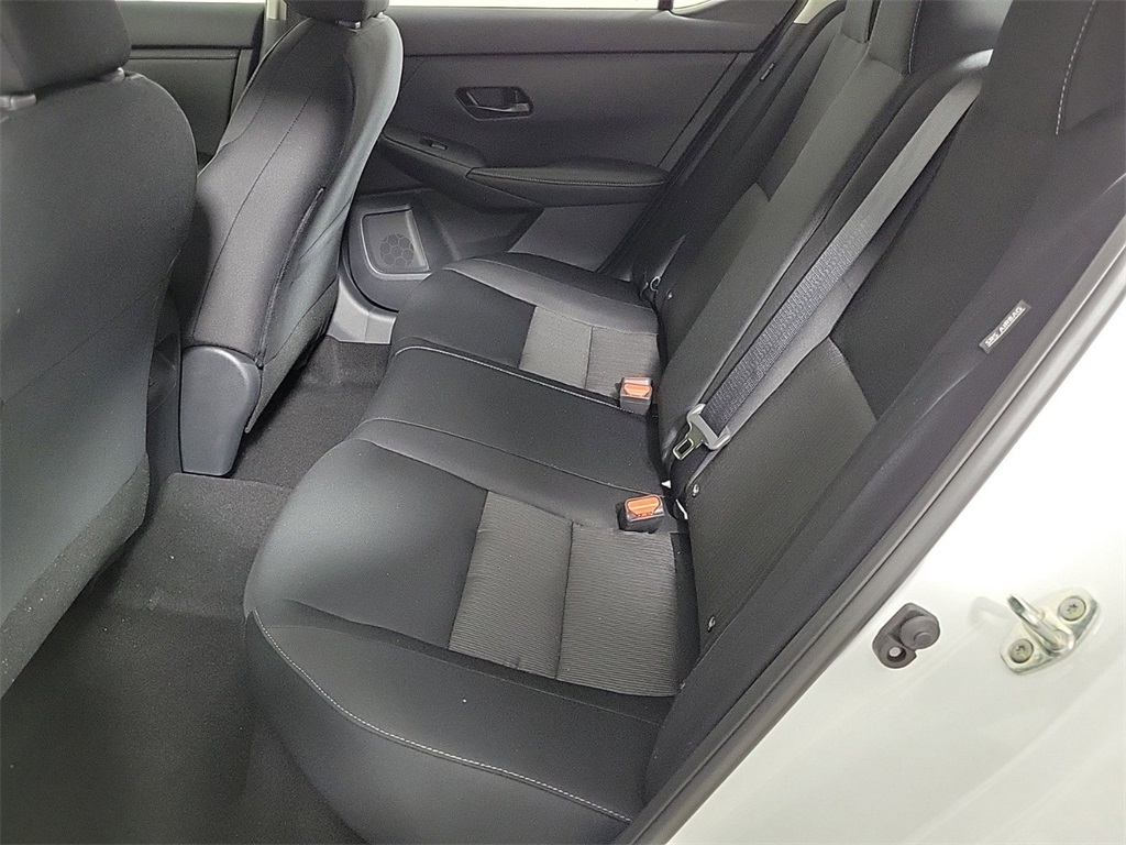 2025 Nissan Sentra SV photo 10