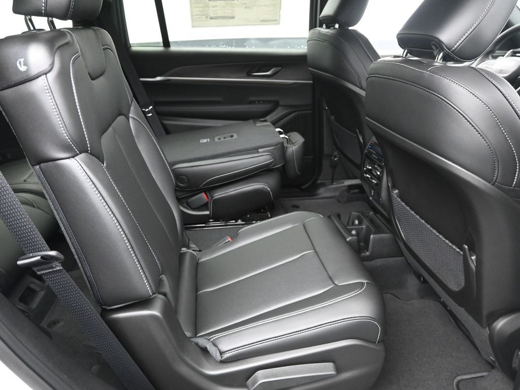 2025 Jeep Grand Cherokee L photo 6