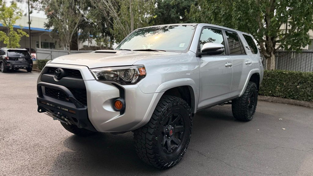 2018 Toyota 4Runner TRD Off-Road Premium photo 3